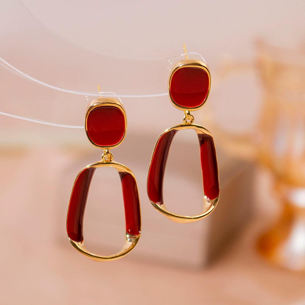 Vintage Twist Metal Hollow Square Dangle Earrings for Women White Red Enamel Oil Geometry Dangle Earrings Party Simple Jewelry