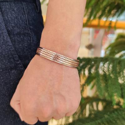Vinterly Verdrehte Armbänder aus reinem Kupfer für Herren 12 mm Gesundheit Energie Magnetische Armbänder Vorteile Verstellbar Offene Manschette Schmuck Größenverstellbar