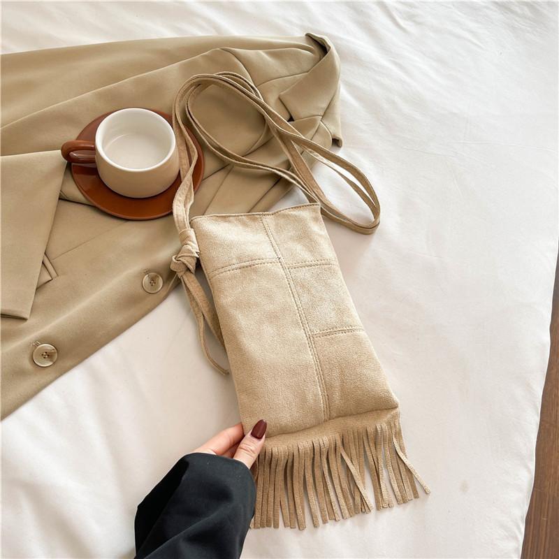 2025 new suede niche design new women's bag bohemian American fringed bag matte messenger