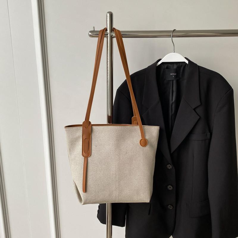 Stylish Large Capacity Canvas Tote Bag For Women Versatile For University Classes