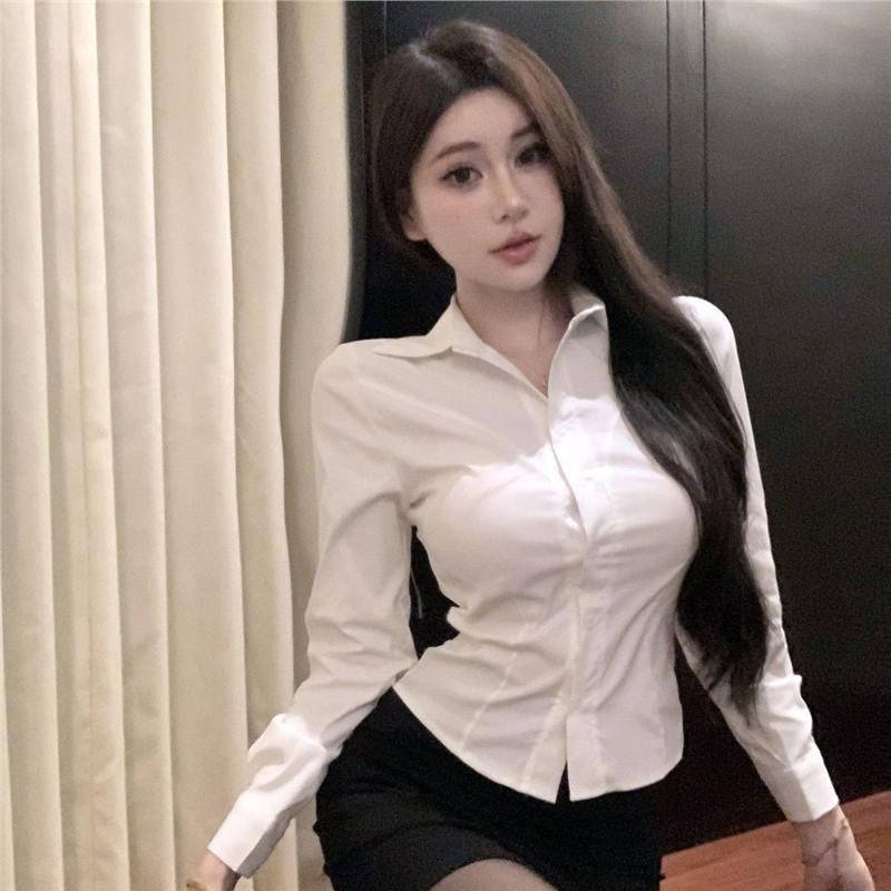 

Шикарная белая рубашка облегающего кроя с длинными рукавами и воротником поло: Коллекция Весна и Осень XS