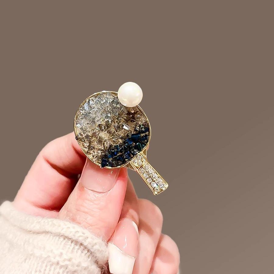 Crystal Ping Pong Racket Brooch - Trendy National Style Lapel Pin, Light Luxury Versatile Corsage Accessory