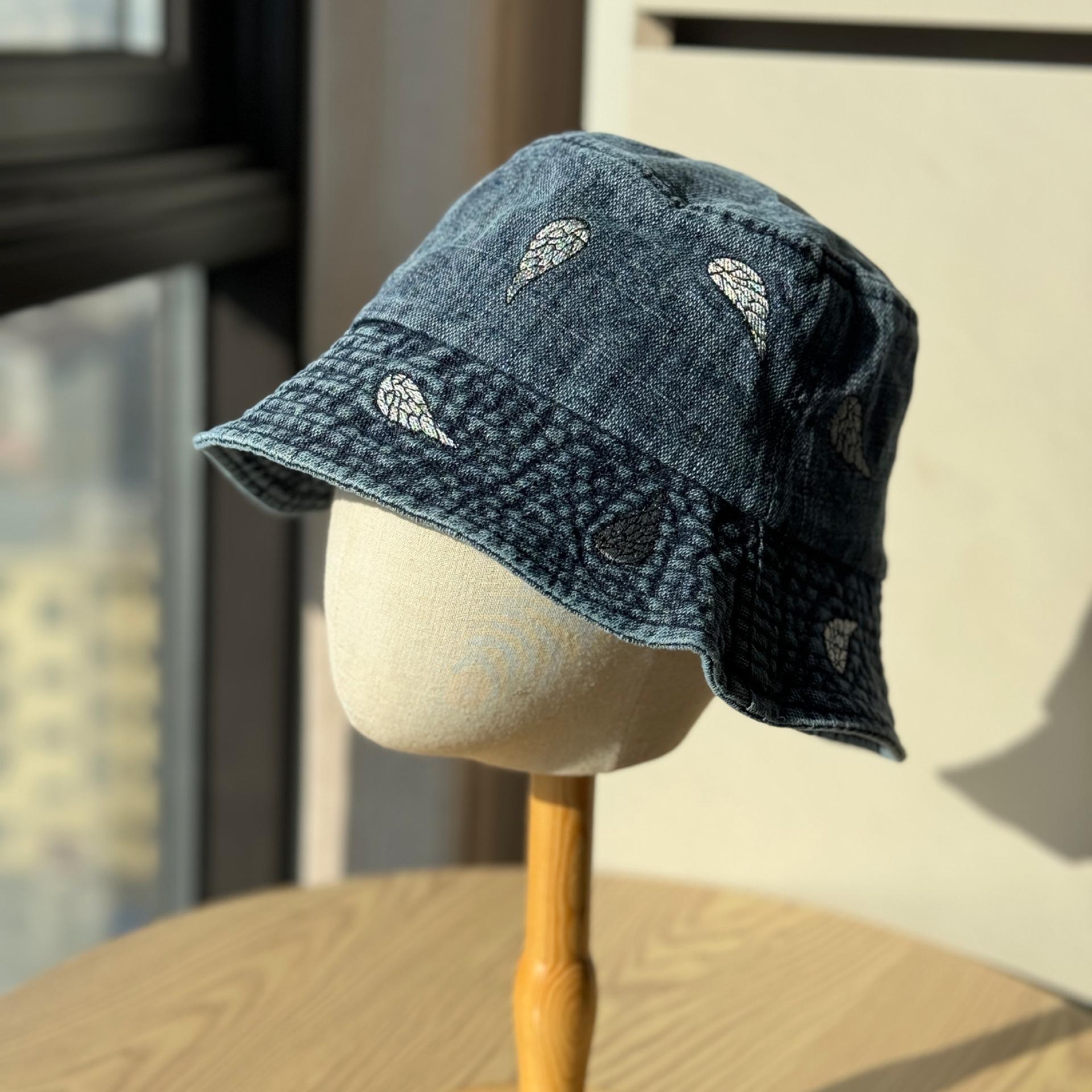 

New Embroidered Denim Fisherman Hat for Women, Spring and Autumn, Washed Vintage Outdoor Versatile Sunshade and Sun Protection Small Brim Bucket Hat Adult54-60Adjustable темно-синього кольору