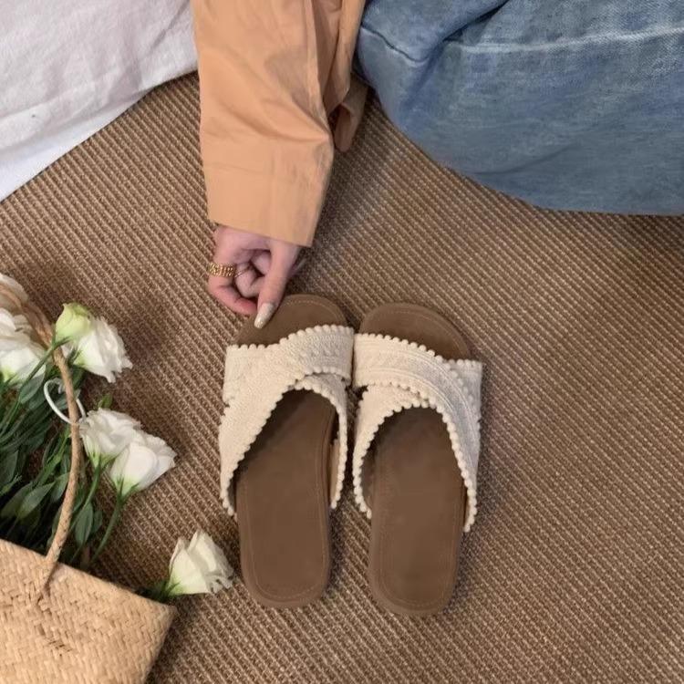 

Soft leather version~ French retro woven flat-bottomed crossed slippers women s 2025 new summer wear beach cool slippers 40