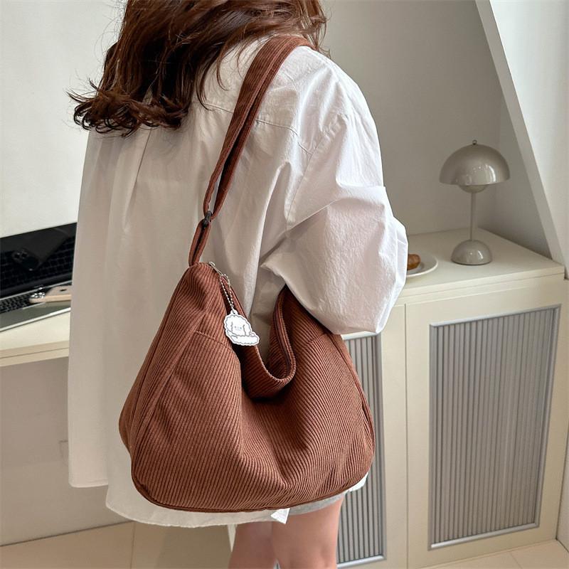 

Женская сумка-тоут через плечо из мягкого вельвета для школы, работы, необходимых вещей темно-коричневого