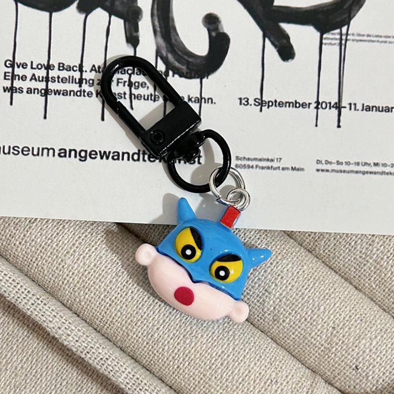 

Милый брелок для ключей Crayon Shin-Chan из смолы, кукла, сумка, кулон, студентка, мультяшная пряжка для ключей, подарочные аксессуары Trend