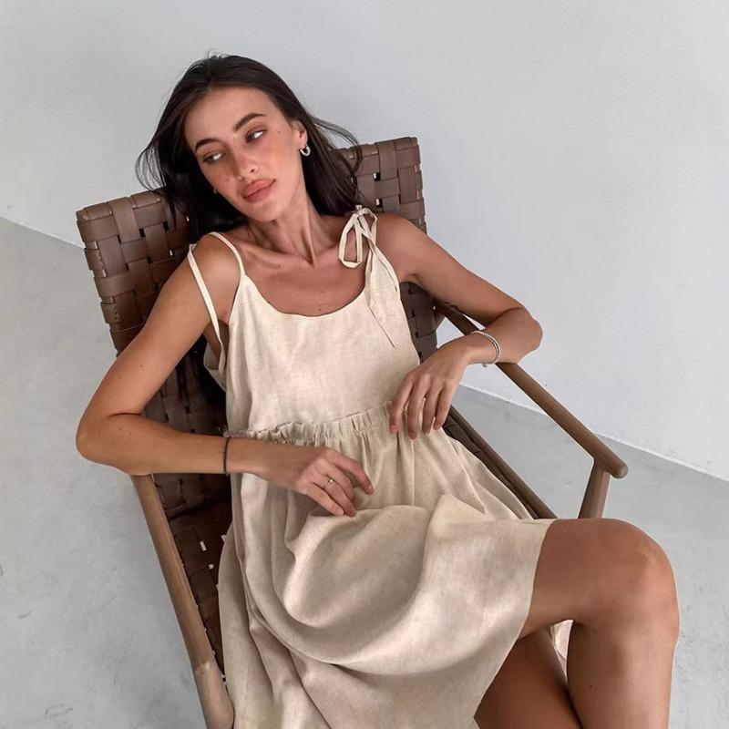 Sexy halterové šaty pro jaro a léto