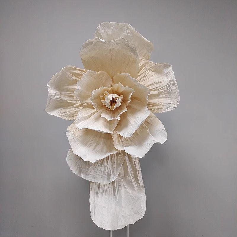 Duża Dekoracja Ślubna z Papierowych Kwiatów - Plisowane Plastikowe Kwiaty na Tło Hotelowe, Gigantyczne Rekwizyty Kwiatowe z Papieru Artystycznego, Produkt Gotowy