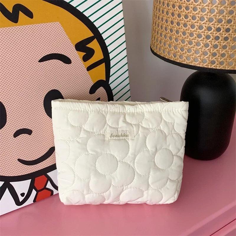 Sweet Flower Women's Quilting Cosmetic Bag Large Capacity Ladies Love Makeup Case Female Travel Storage Bags Clutch Handbags