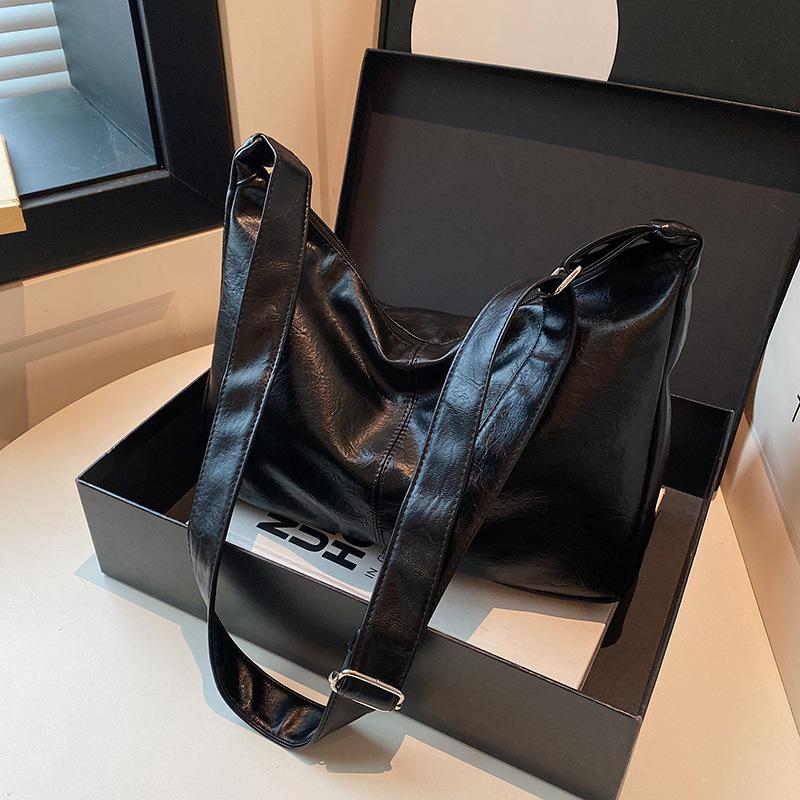 Bags Women's Fashion Simple One Shoulder Crossbody Bag Niche Design Advanced Commuter Underarm Bag