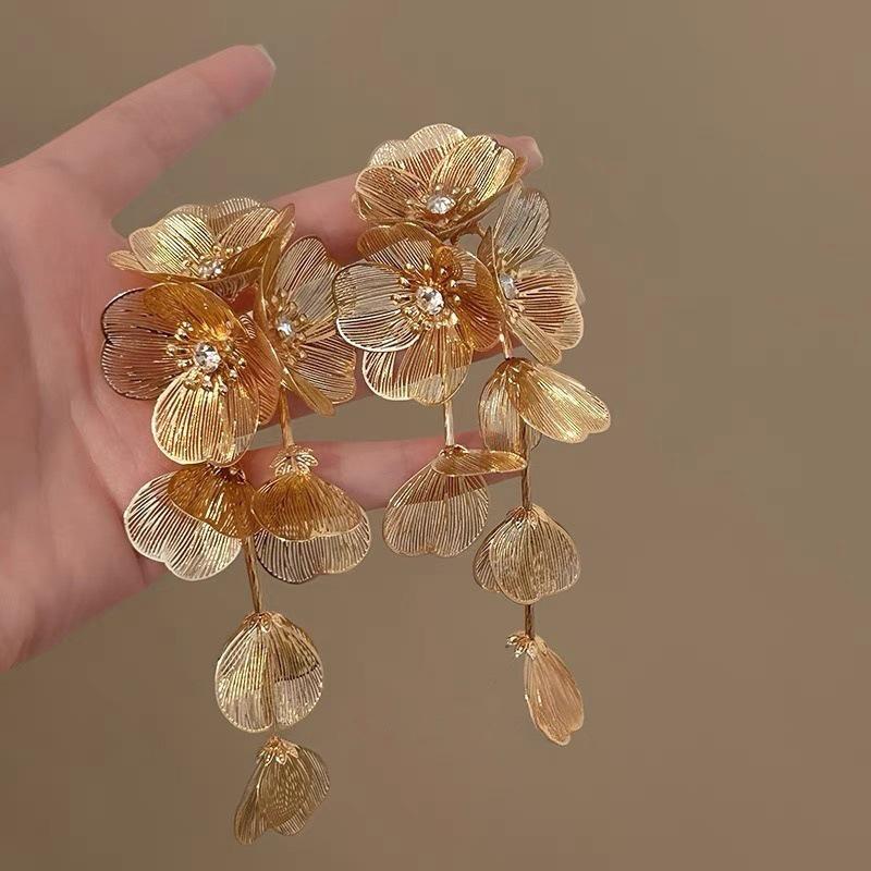 Exaggerated Rhinestone Flower Tassel Earrings: Bold & Fashionable Design