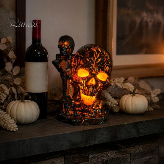 Resin Skull Figurine Table Lamp, Halloween Glowing Skeleton Figurine, Gothic Ambient Lamp Night Light for Mantel Shelf Party Home Decor Goth Chic Room
