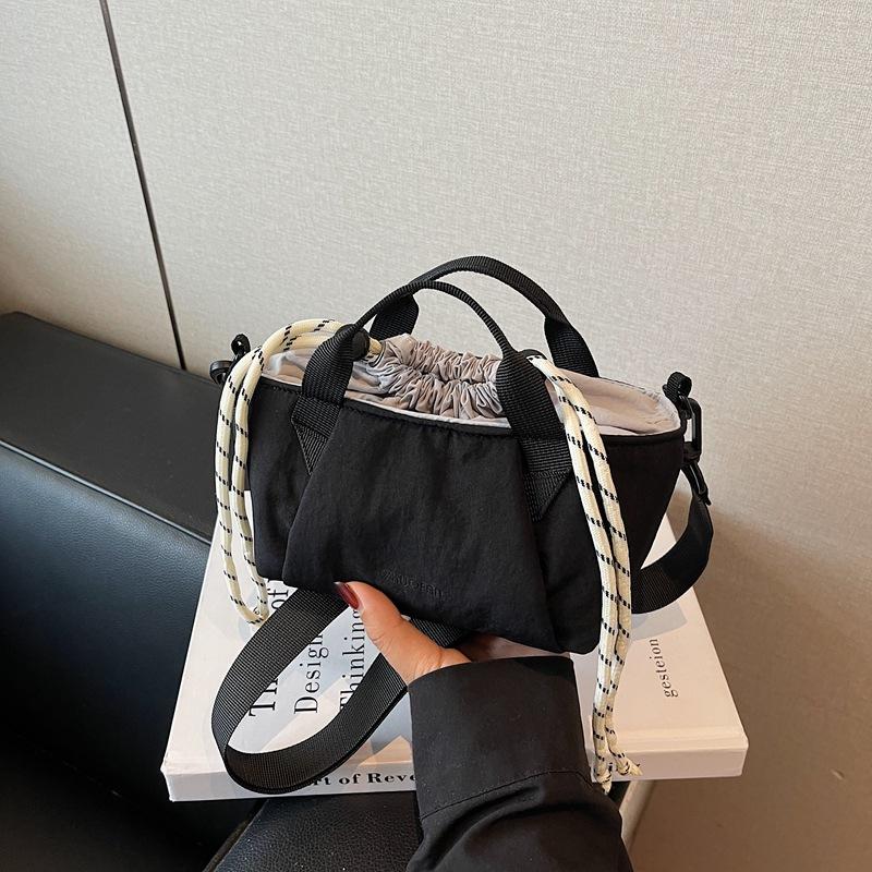 

Summer niche casual outdoor small bag women s new versatile shoulder messenger bag bundle hand bag чёрный