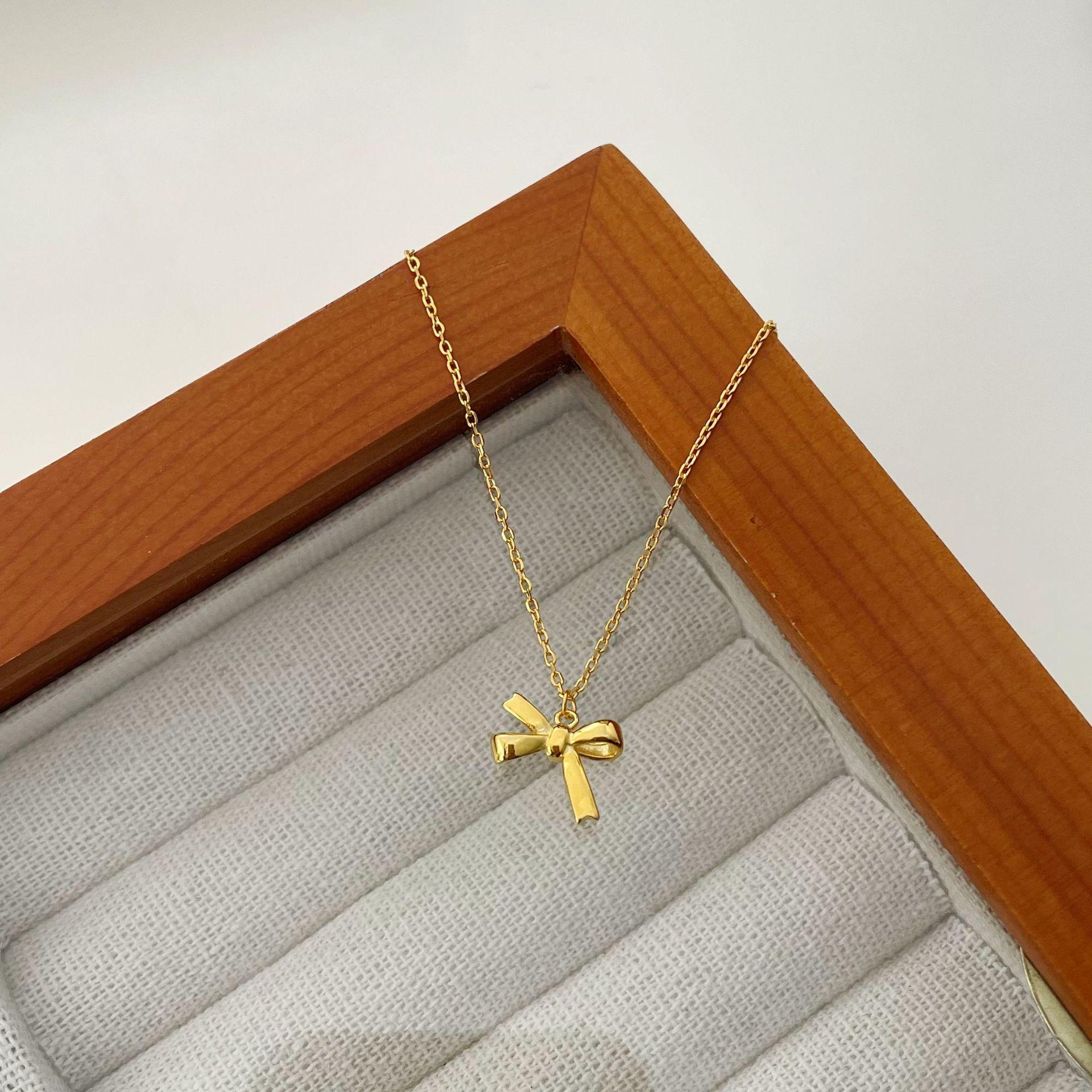 

Real shot fresh and sweet temperament S925 sterling silver bow necklace female princess on the run series collarbone chain 925 silver