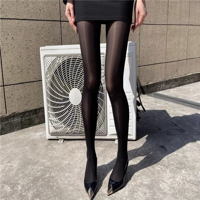 

Shiny Spring/Summer Horse Oil Stockings, Anti-Snag, Durable, Silky Pantyhose for Women, Ultra-Thin Black and Nude Color, Bare-Leg Illusion, Glossy Average Size（85-150Jin