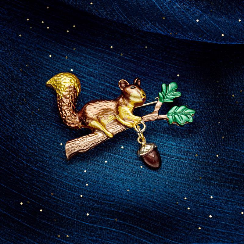 Cute Creative Women Men Exquistie Enamel Squirrel Brooch Pin Lady Drip Oil Animal Badges