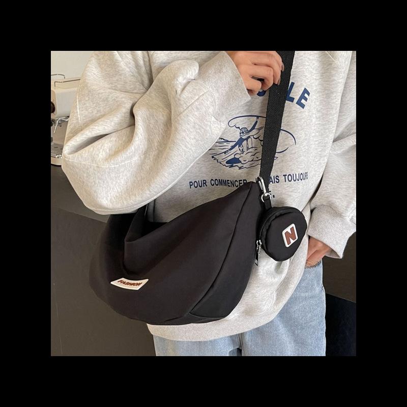 New casual large-capacity solid color fashionable versatile shoulder nylon waterproof student commuting ladies messenger bag