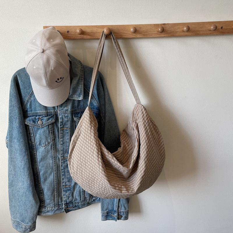 

Летняя новая красная сумка-мессенджер с широким плечевым ремнем, корейский ленивый стиль, повседневная универсальная сумка-пельмень для commuters абрикосовый