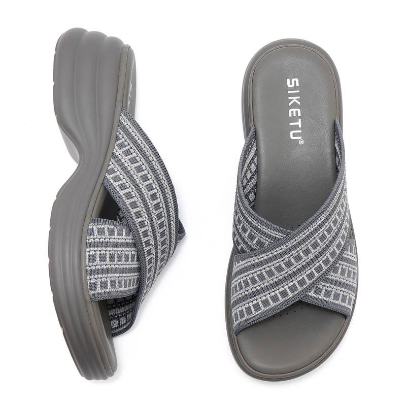 Fashion New 2025 European And American Fashion Versatile Slippers Flying Thick Sole Women's Sandals Casual Flip Flops Surface Heel