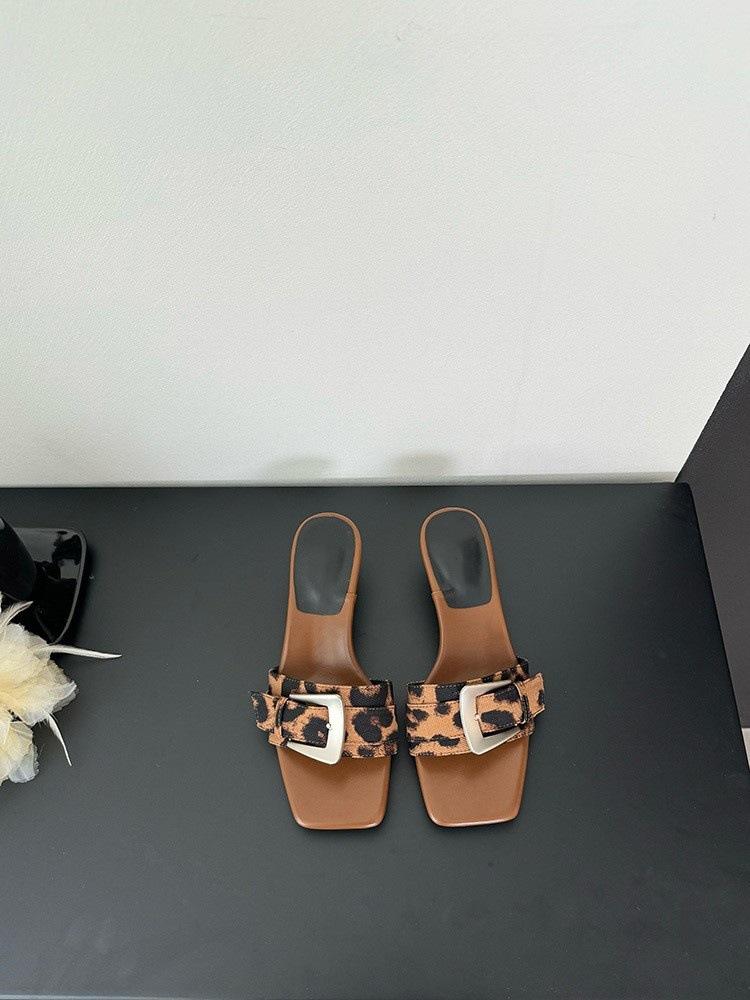 Soft-soled French evening breeze with fashion slippers women's skirt 2025 summer beach shoes thin heels cool slippers women's trend
