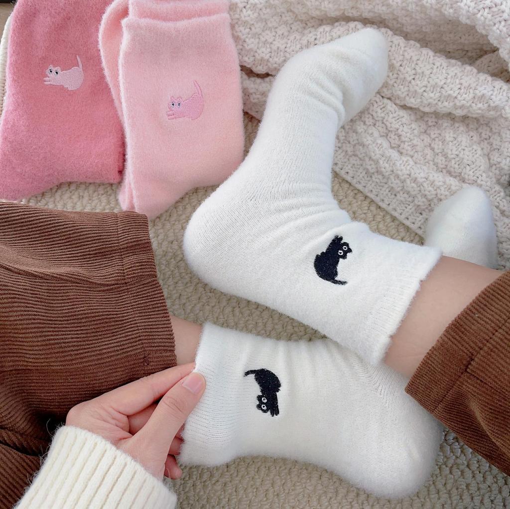 Women's Plush Sock Mink Fleece Socks For Women Autumn Winter Embroidery Cat Socks In Tube sock Thickened Sleeping Socks