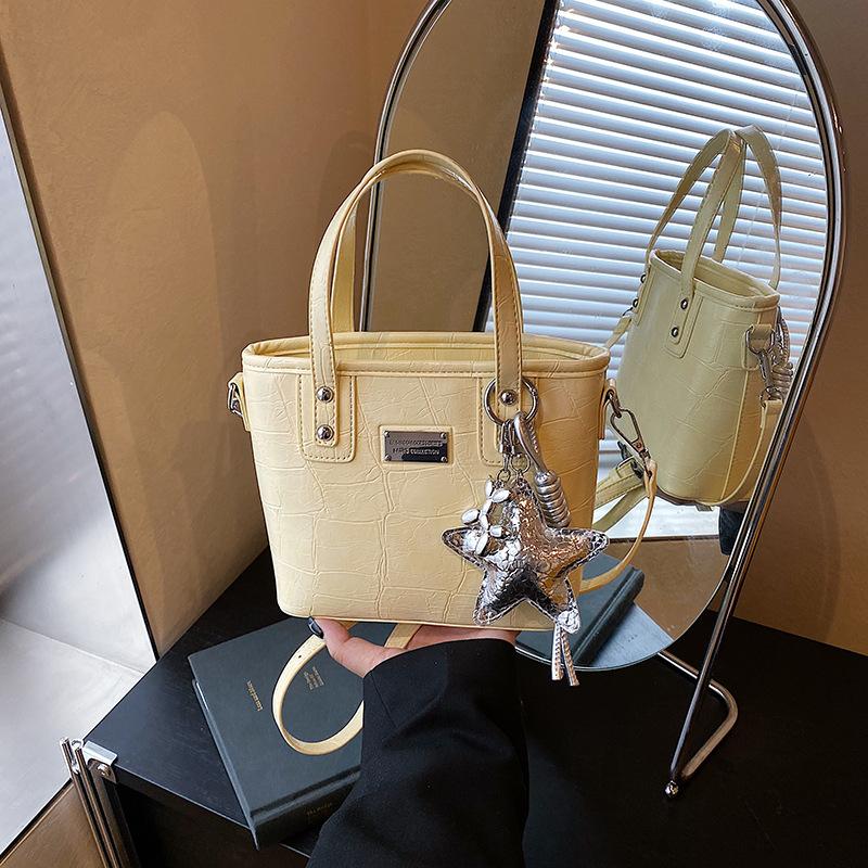 Popular portable bucket bag women's summer new niche shoulder bag to work commuter messenger bag