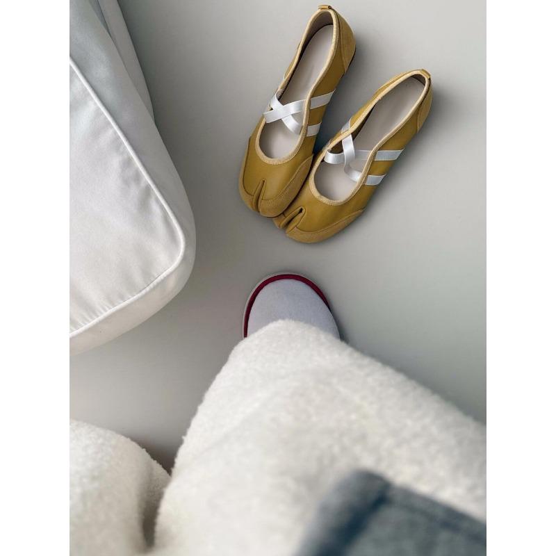 

New super soft leather red shoes ballet pig s feet split-toed women s shoes Mary Jane shoes women s flats 40