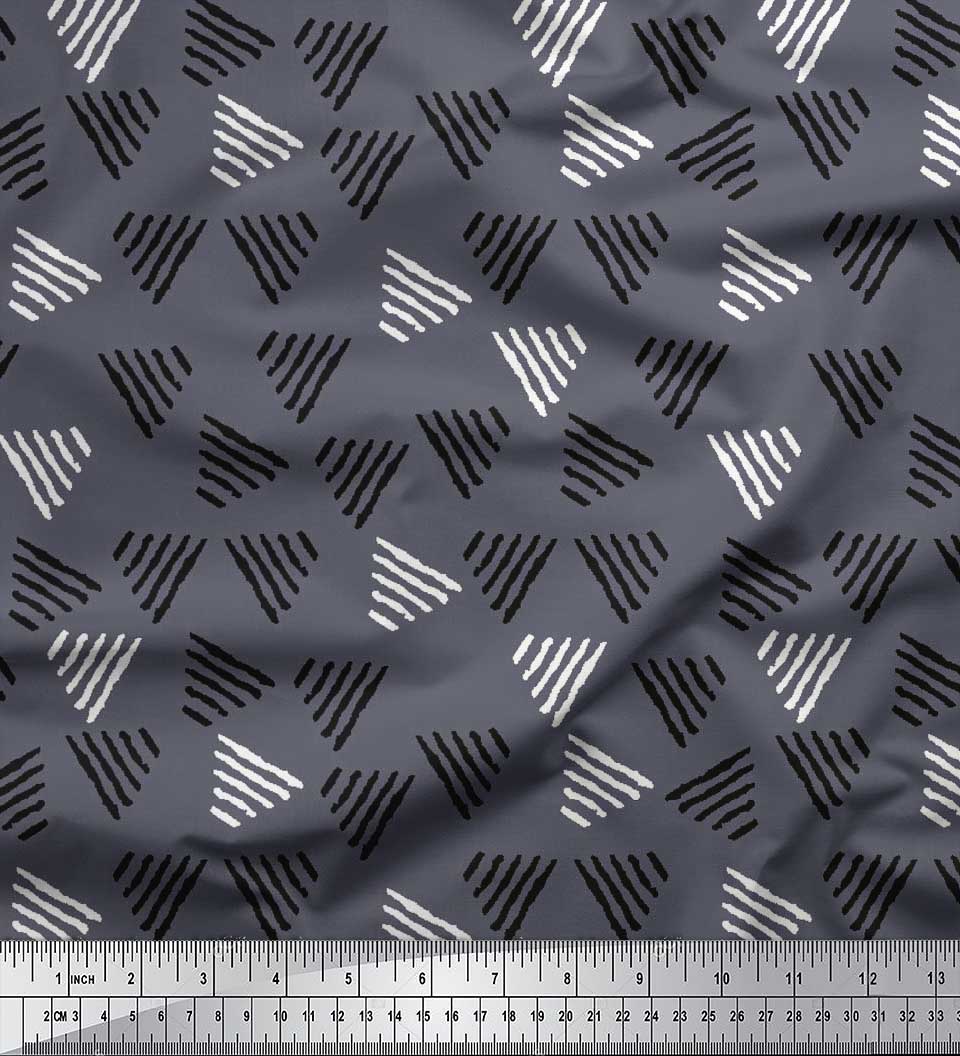 

Тканина Soimoi Blue Japan Crepe Satin Triangle Block Print Тканина у дворі 42 дюйма 42 Inch Wide - Poly Crepe сірий колір