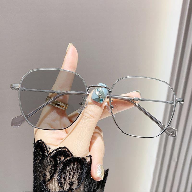 

Po-sensitive Intelligent Color-changing Glasses With Anti-blue Light Feature Large Frame Women s Nearsighted Glasses -3.75