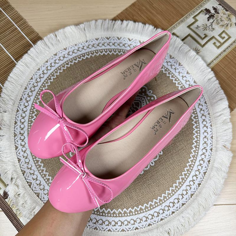 Fashion Flat Shoes Women's 2025 Spring and Autumn New Round Toe Ballet Shoes Bow Knot Shallow Retro Patent Leather Red Plus Size 43 44