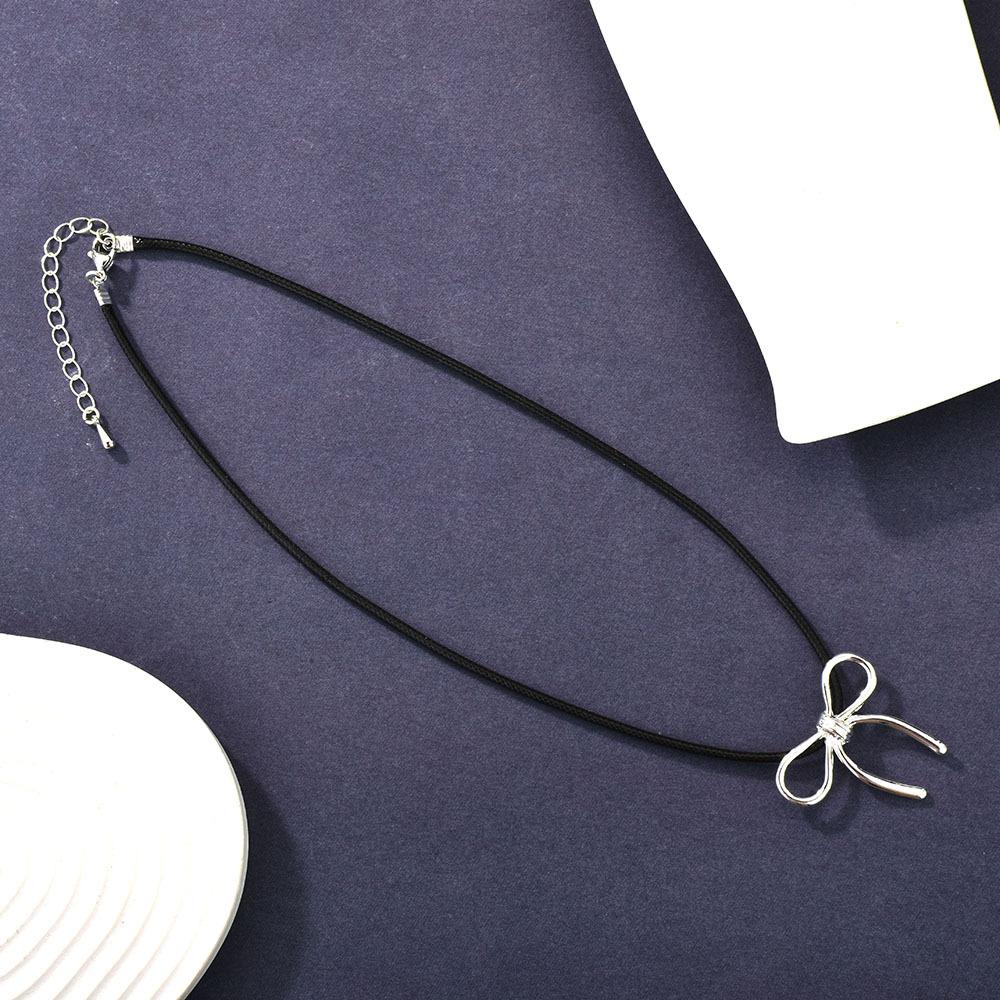 Simple Bow Sweater Chain, Unique Personality, Niche Necklace, Women S Light Luxury High-End Sense Collarbone Chain Batch