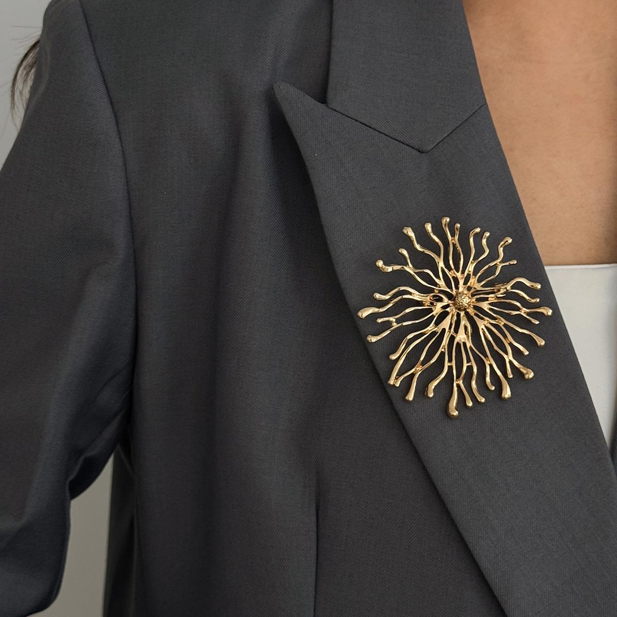 

Retro Art Multifunctional Alien Coral Brooch for Women, Unisex, Dual Color Metal Circular Party Casual Brooch Gift оранжевый