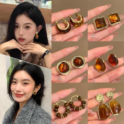 Elegant Retro Coffee Stud Earrings for Women - 2026 New Style, Versatile Autumn/Winter Accessory