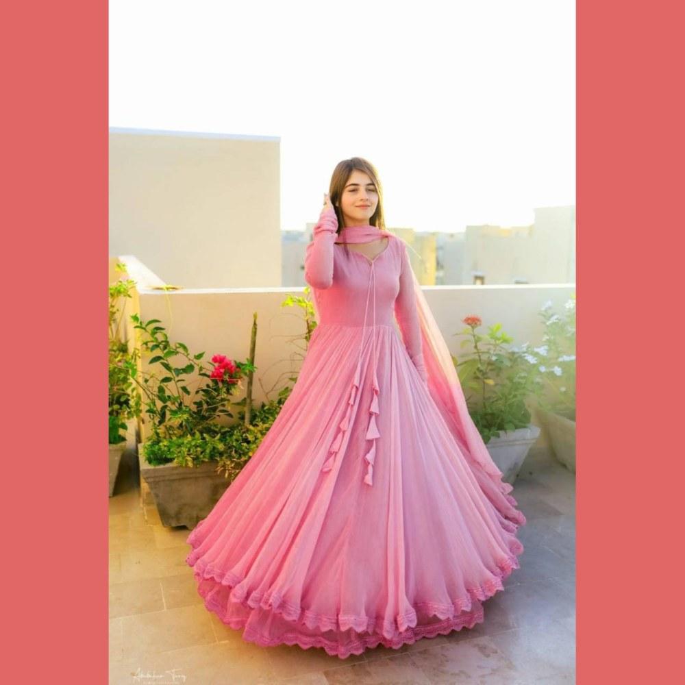 Atemberaubendes Georgette-Kleid mit einem wunderschönen Dupatta