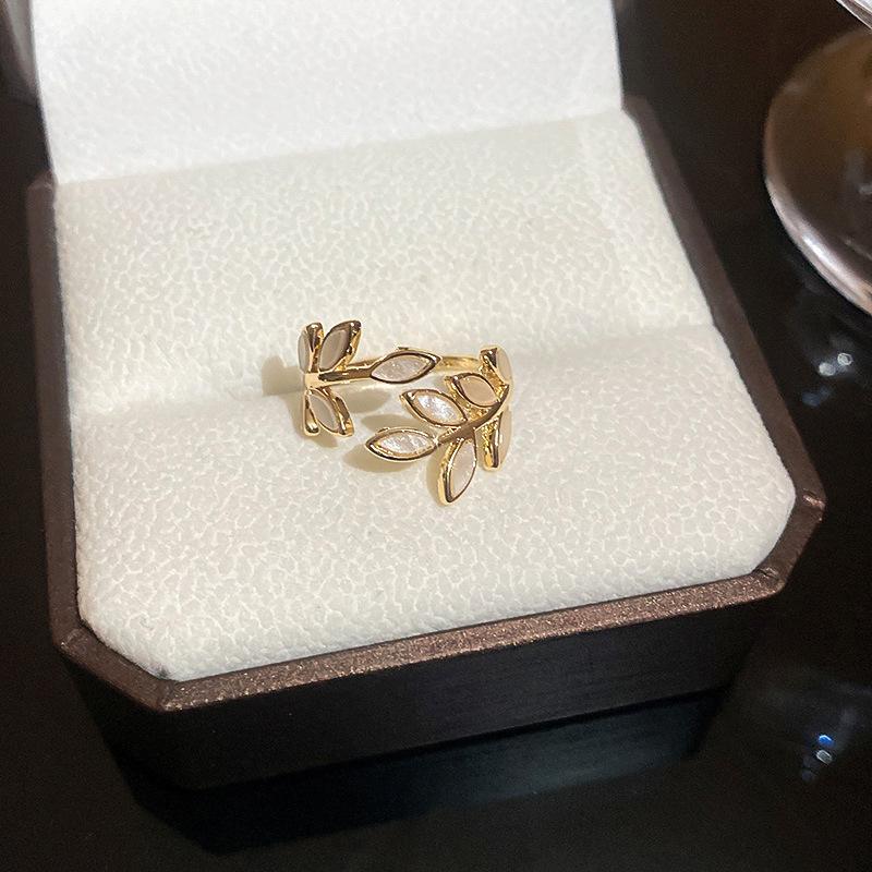 Enamel Decorative Ring, a Unique Ring with a Niche Design Sense for Women, Light Luxury, Exquisite and High-end Dripping Oil Jewelry.