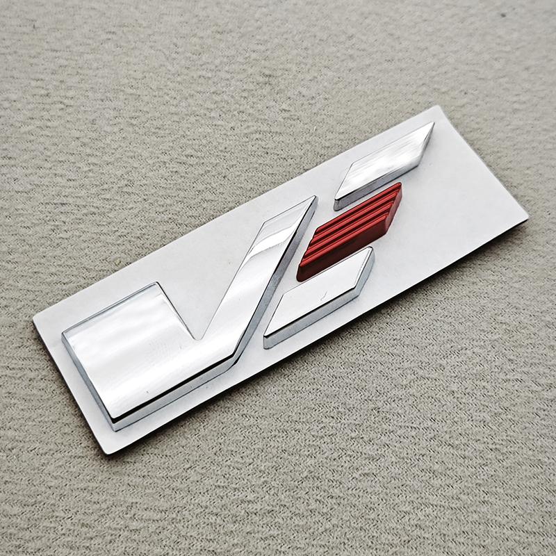 1 Stück 3D Metall Autoaufkleber Logo V Heckklappen Plakette Kotflügel Seiten Emblem Aufkleber für Cadillac ATS CTS CT4 CT5 XT6 Auto Zubehör