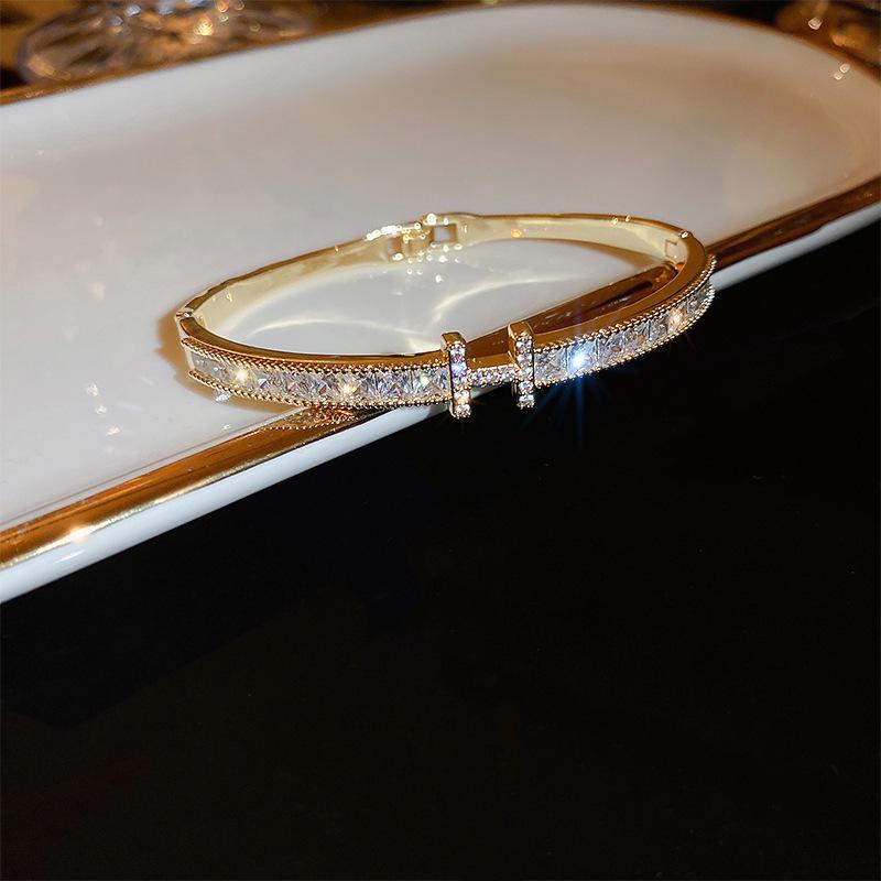 Elegant Zircon Letter Buckle Bracelet: Shiny, Minimalist, Luxury Bangle for a Versatile and Sophisticated Style
