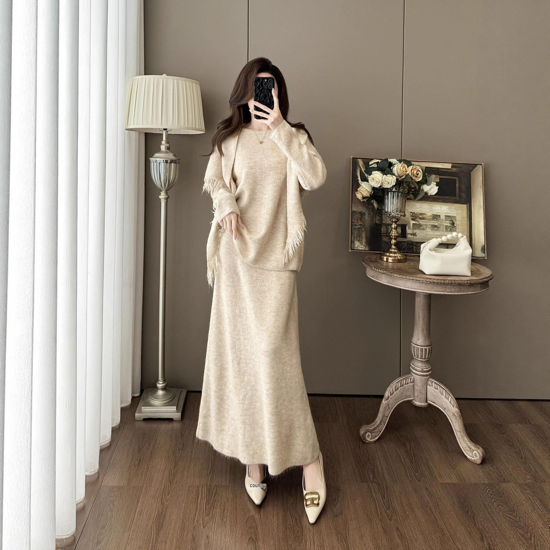 

Elegant Women s Winter Knit Suit: Stylish Light-Colored Three-Piece Set with Shawl and Half Skirt XL