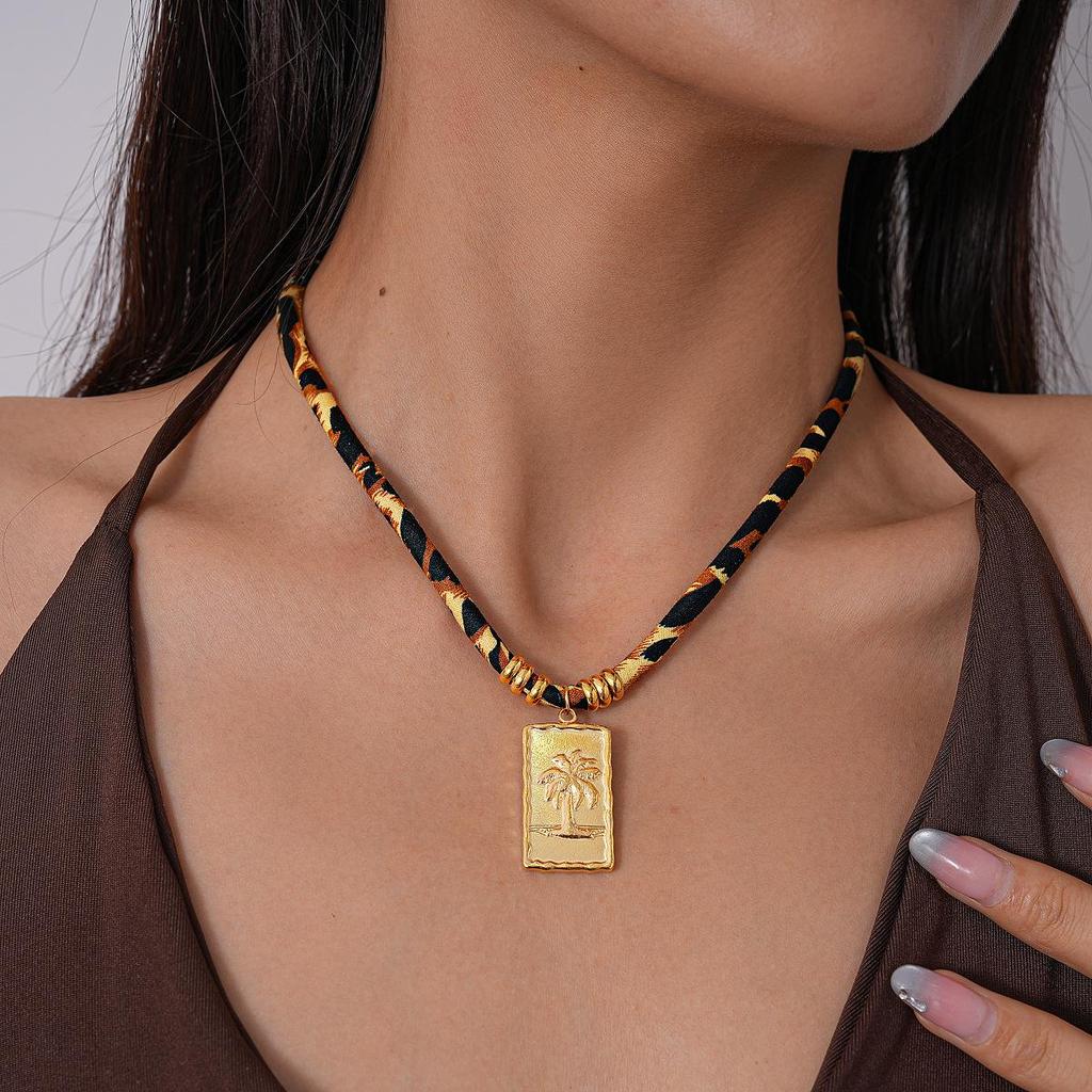 Stainless Steel Leopard Print Sun Pendant Necklace - Fashionable Choker with Unique Personality Design