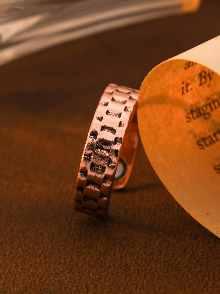 Miedziany Magnes Retro Pierścionek Modowy Atmosferyczny Wysoki Smak Wygrawerowany Wzór Totem Otwierany Pierścionek