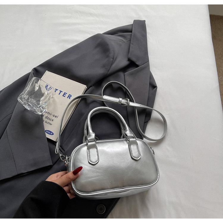 

Корейская версия модной сумки новая тенденция на плечо сумка-бостон 2025 лето нишевая простая премиальная сумка-мессенджер