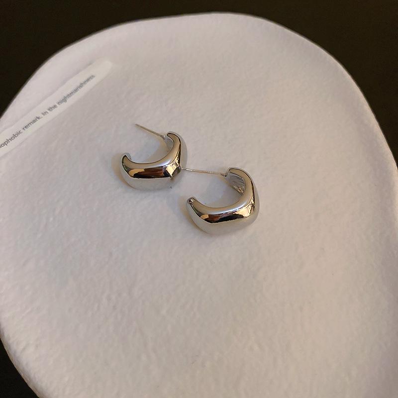 Silver Needle C-Shaped Metal Hoop Earrings - European & American Heavy Industrial Design, Fashionable, Versatile High-End Women's Studs.