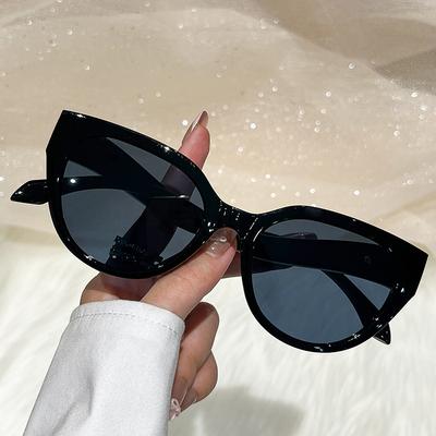 Retro Cat Eye Women Sunglasses Fashion Brand Gradient Lens Unisex Sun Glasses Punk Stylish Snake Decoration UV400 Eyewear