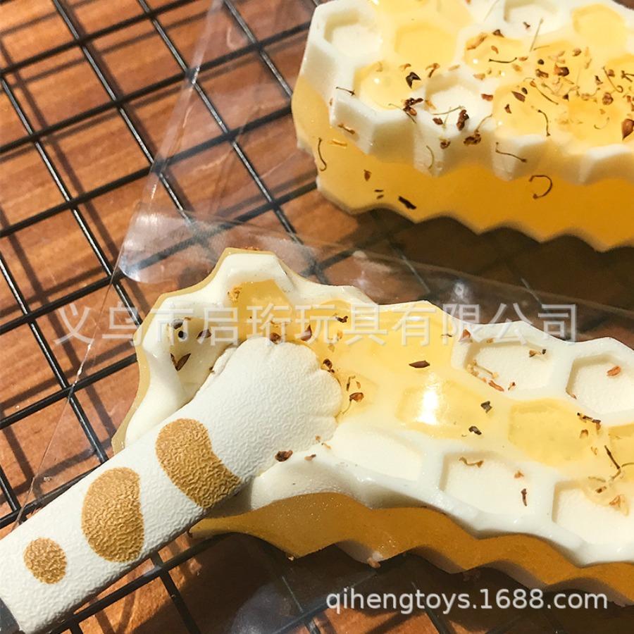 Decompression artifact simulation honey strip pinch music, honeycomb honey schoolbag pendant toy imitation silicone ornament toy