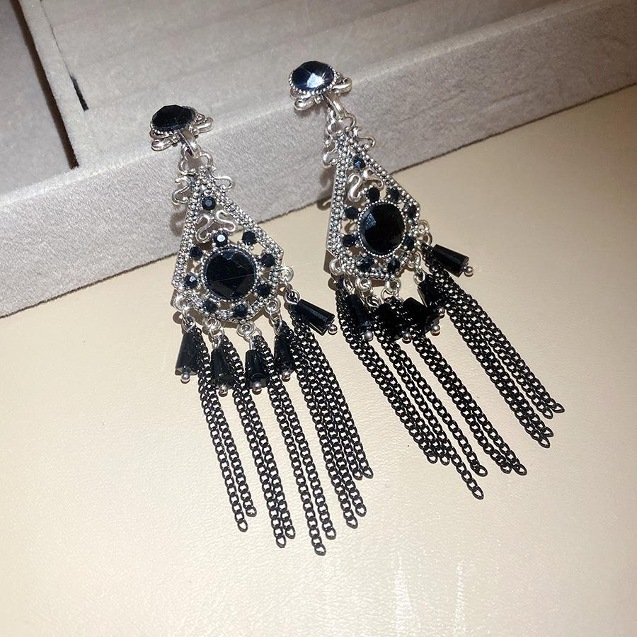

Silver needle with diamonds, water drop fringed earrings, bohemian ethnic style retro stud earrings, niche high-end earrings.