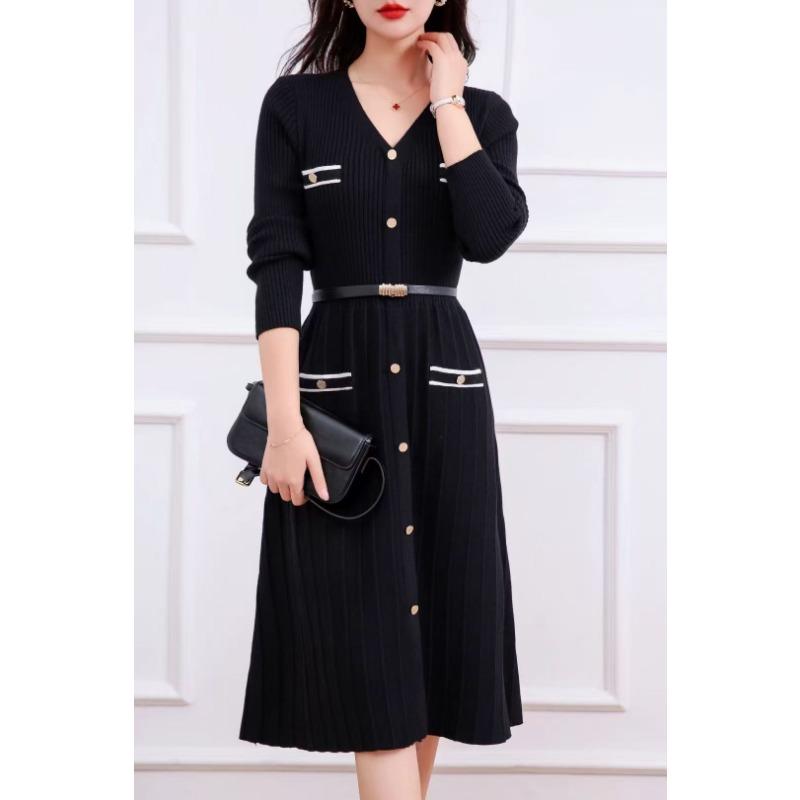 V-neck metal buckle knitted sweater dress autumn and winter new temperament elegant and thin sweater skirt children