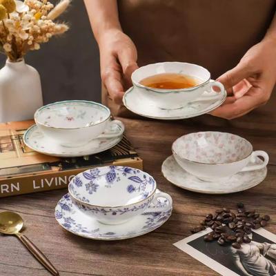 Kaffee- und Untertassenset aus Knochenporzellan, 110 ml, leichter Luxus, exquisite Teetasse, florale Keramik, Home-Office-Teegeschirr, 1 Set