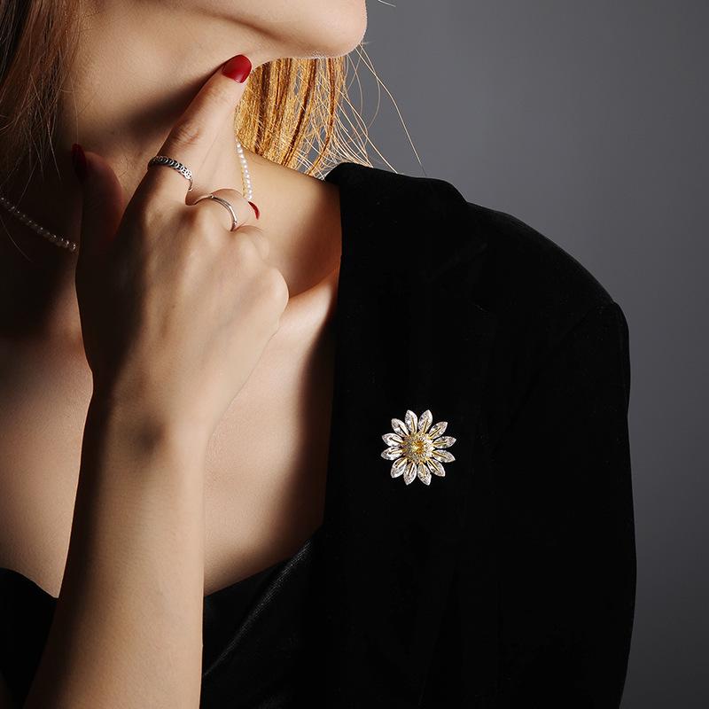 Exquisite Sunflower Brooch - Women's Fashion Niche Pin & Gift Corsage