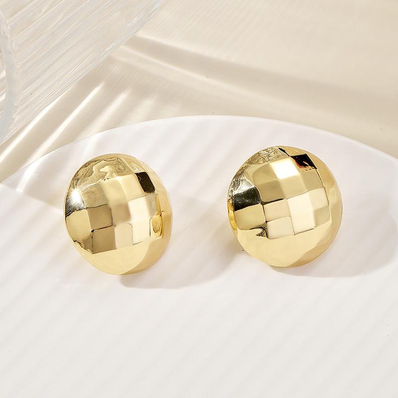 European and American jewelry ins niche design sense heavy industry metal stud earrings fashionable gold light luxury versatile earrings