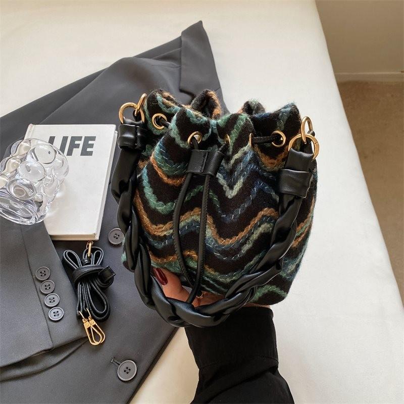 

Stylish Bohemian Handheld Bucket Bag For Women With High-end Chic Design Black No Pendant